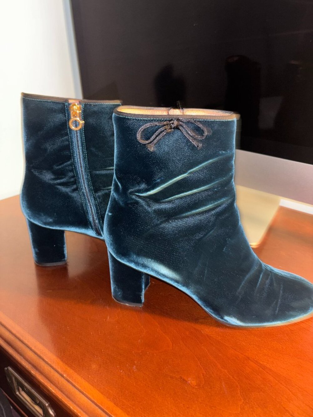 L'Autre Chose velvet ankle boots